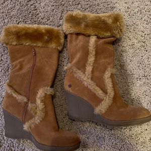 Suede boots w faux fur trim